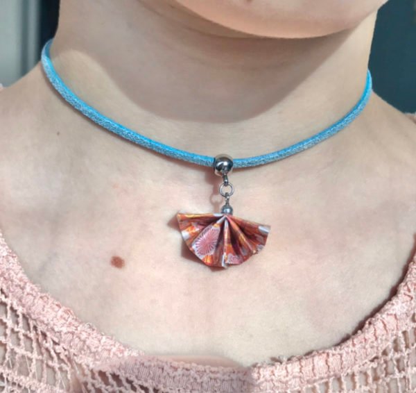 Collier bleu ciel et argenté origami PAON