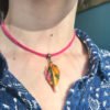 Collier fuchsia et doré origami PLUME