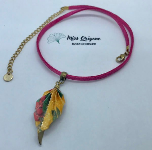 Collier fuchsia et doré origami PLUME